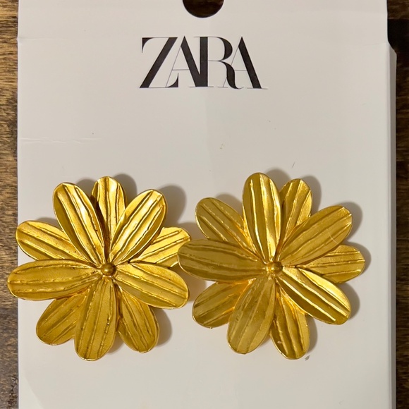ZARA Gold-Tone Metal Daisy Earrings Flower Statement Boho 1124/023/303** - Picture 1 of 3
